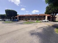 Building Photo - 220 W Park Dr