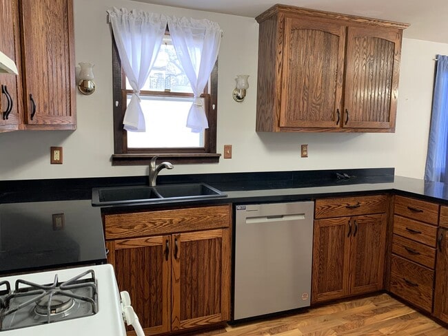 Building Photo - Charming Single Family Home