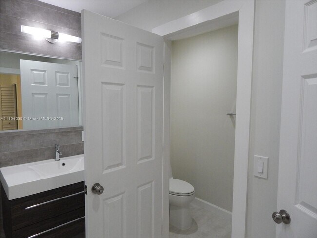 Building Photo - 11530 SW 92nd St