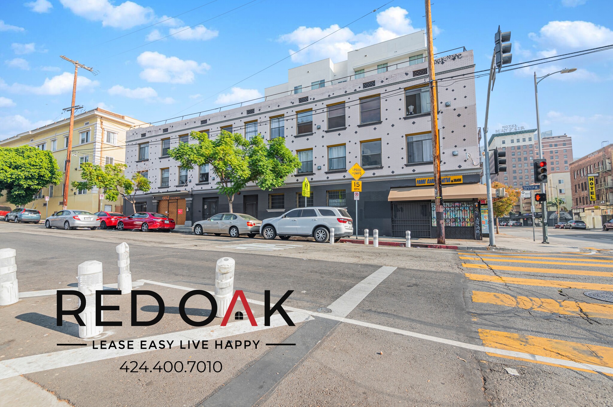 Building Photo - 692 Valencia St