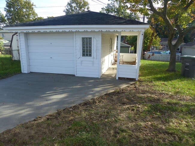 Building Photo - 7571 Pardee Rd