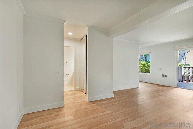 Building Photo - 8521 Villa La Jolla Dr