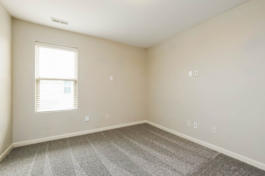 Building Photo - 14 Outwater Ridge Dr