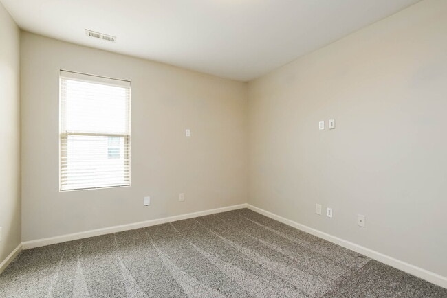 Building Photo - 14 Outwater Ridge Dr