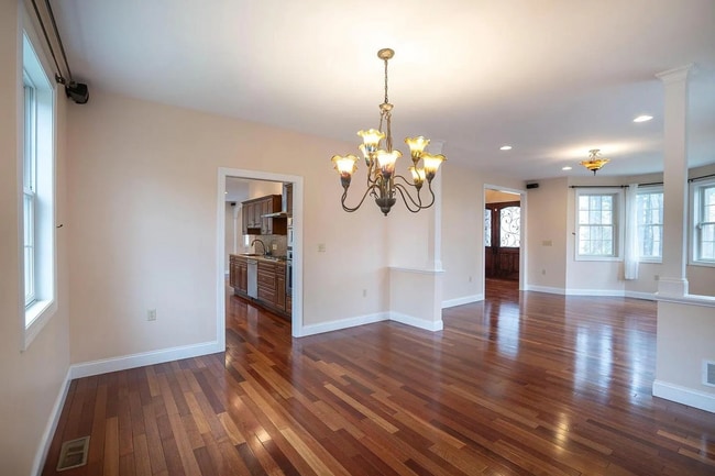Building Photo - 4 Bedroom House For Rent