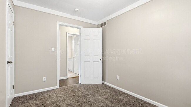 Building Photo - 1072 Mill St