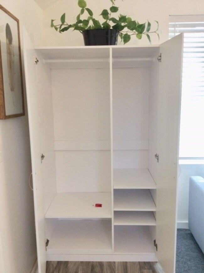 Building Photo - 1178 E 8th St