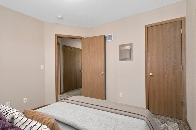 Building Photo - 1304 Crosswinds Ct