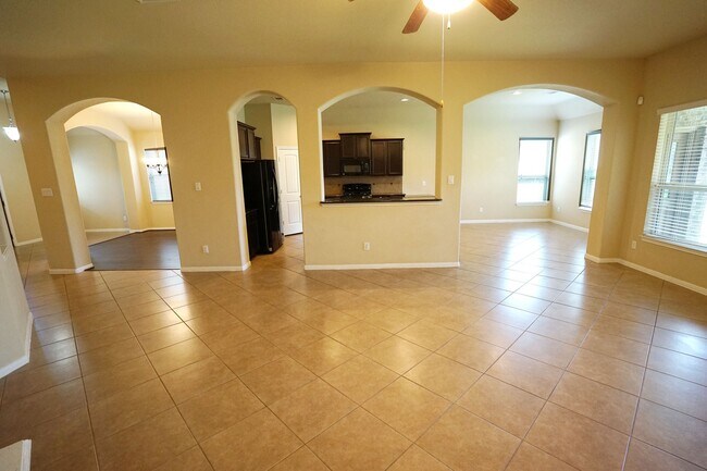 Building Photo - 1067 Cedar Lake Ct