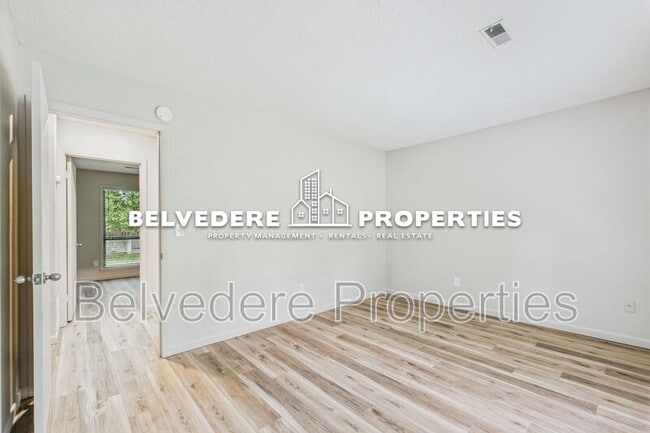 Building Photo - 6 Bellows Ct