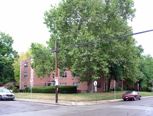 College Gardens - 5841 Walnut St Pittsburgh PA 15232 | Apartment Finder