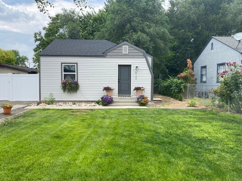 Primary Photo - 419 S Locust St