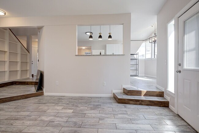 Building Photo - 608 E Eufaula St