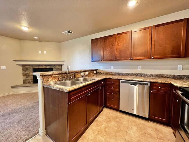 Interior Photo - East6th203 (KC-AM)