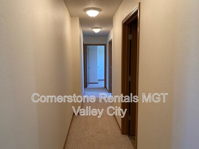 Building Photo - 508 10th Ave SE