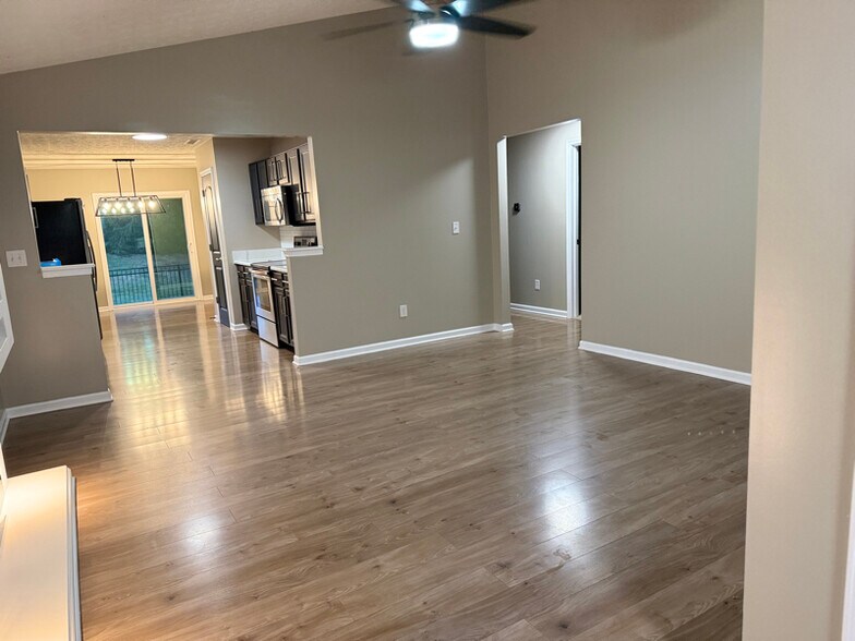 Building Photo - 3711 White Cliff Way