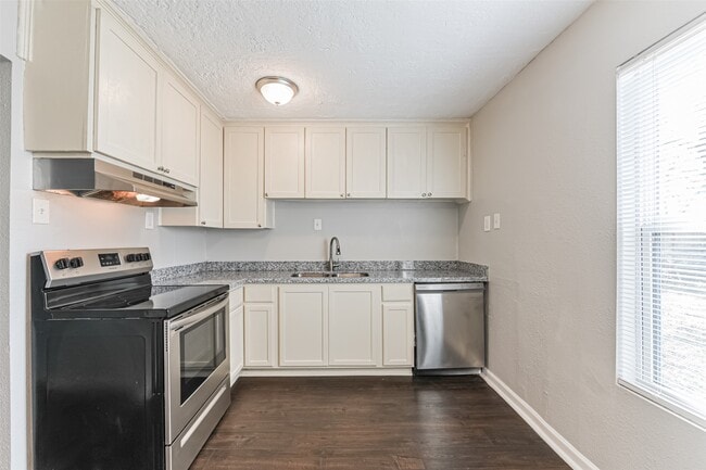 Building Photo - 510 S Utah St