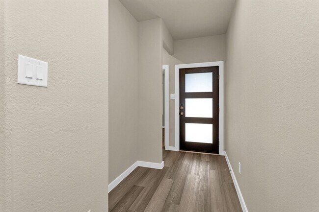 Building Photo - 18095 Martin Pines Dr
