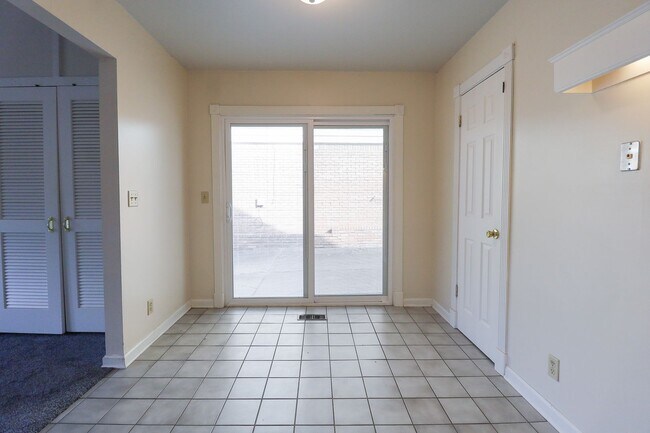 Building Photo - Updated Move In Ready 3-Bedroom Home, Grea...