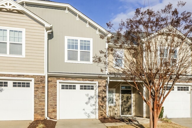 Building Photo - 2545 Spring Oaks Way