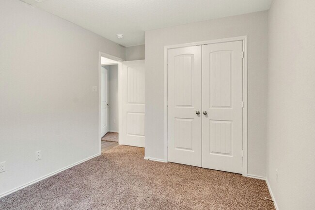 Building Photo - 117 Nathaniel Dr