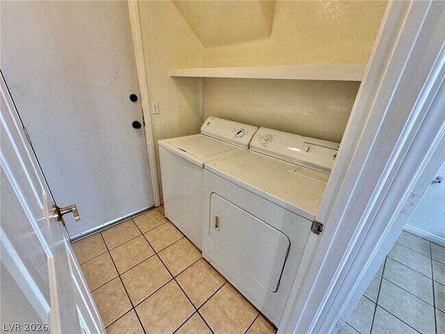 Building Photo - 2514 Quail Canyon Ave