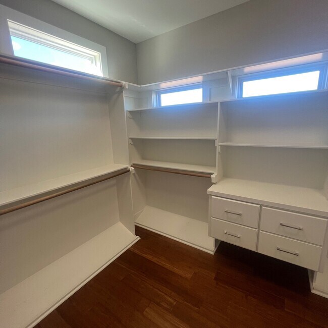 Building Photo - 1622 Prop Dr