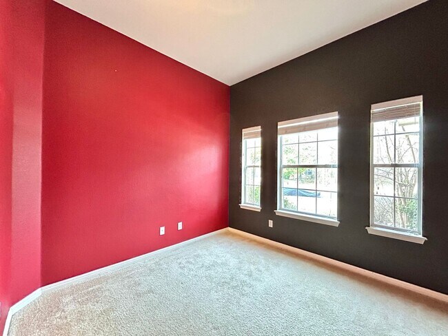 Building Photo - 1709 Bush Coat Ln