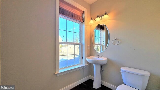 Building Photo - 10607 School St