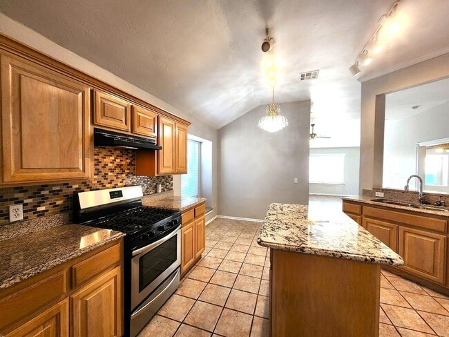 Building Photo - 3 Bed 2Bath 2 Car in the Westlake Addition NW OKC