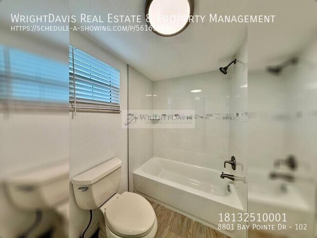 Building Photo - 8801 Bay Pointe Dr