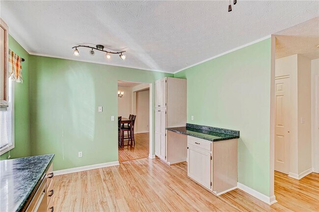 Building Photo - 1285 Courtney Dr