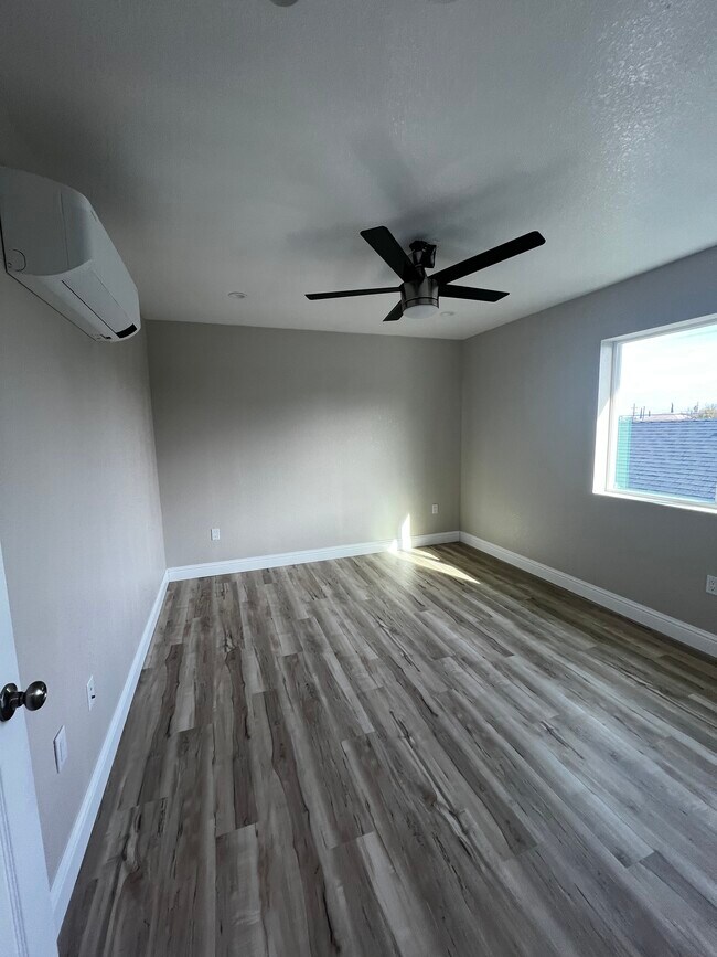 Building Photo - 436 E Center St