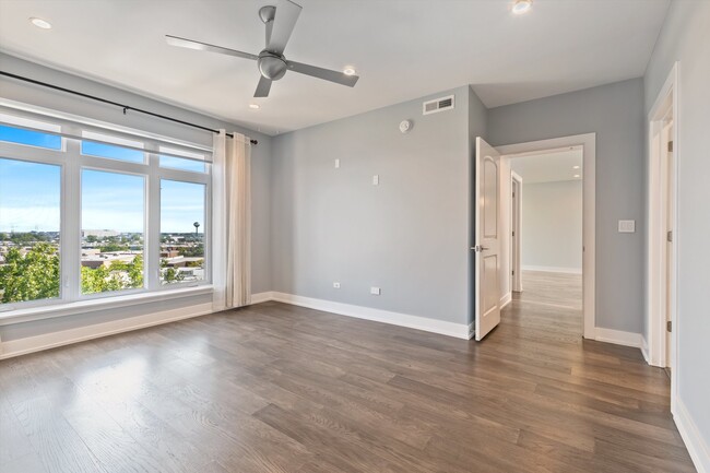 Building Photo - 635 Perrie Dr