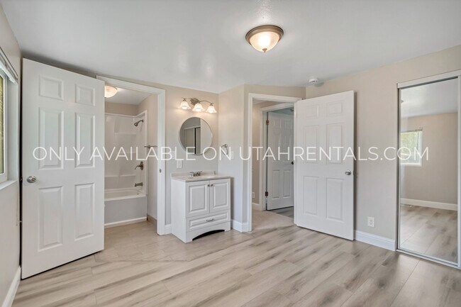 Building Photo - 1075 W 860 N