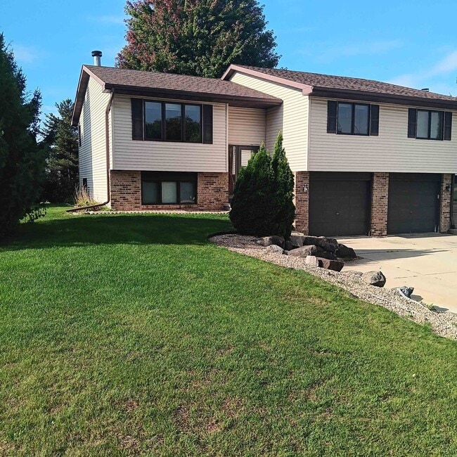 Primary Photo - 2649 Stanbrook St