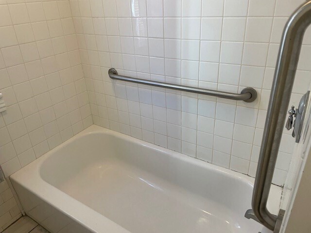 Building Photo - 17 N Woodford St