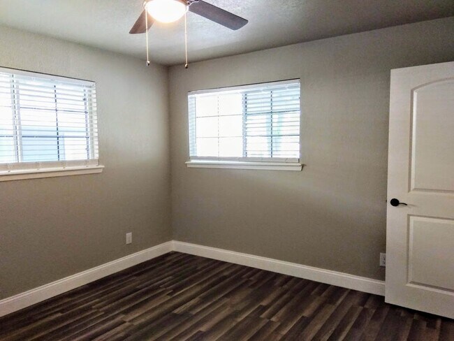 Building Photo - *COMING SOON* Charming 3BR/2BA Home with Covered Porch & Stainless Steel Appliances!