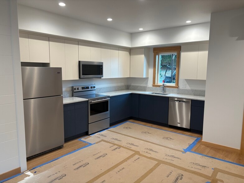 Kitchen - 475 Hillcrest Pl