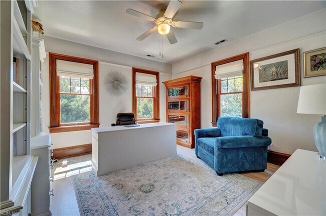 Building Photo - LARCHMONT
