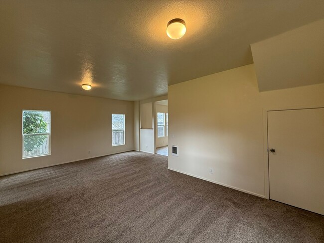 Building Photo - $500 Off Move In Costs!! Updated Farm House