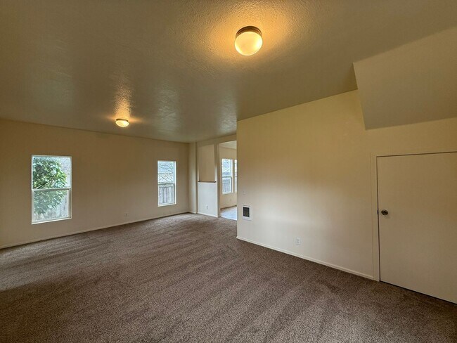 Building Photo - Updated Farm House