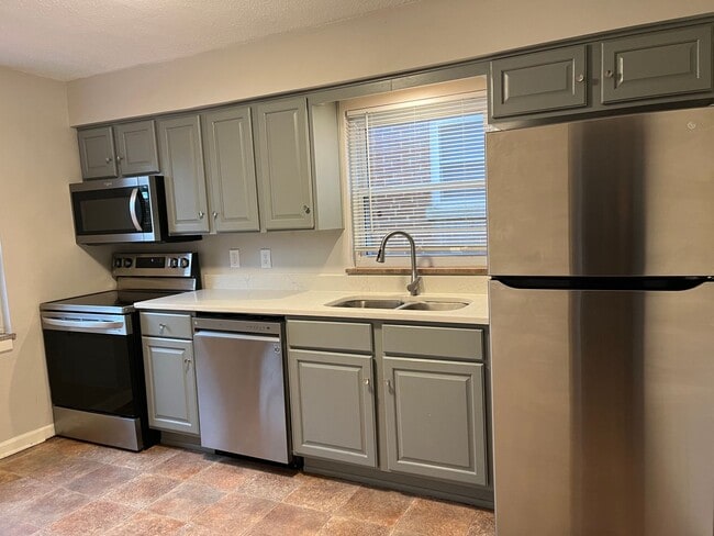Building Photo - CHEVIOT - Adorable 3+ Bed 1 bath brick hom...