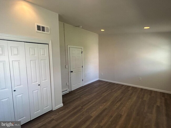 Building Photo - 127 Haws Ave