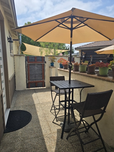 Building Photo - 212 Michael Ave