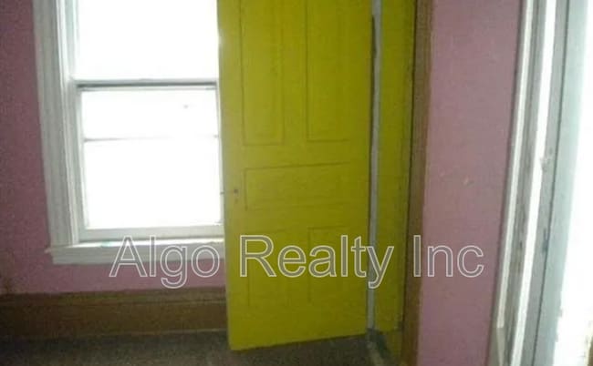 Building Photo - 2647 Fremont Ave N