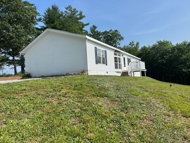 Building Photo - Leicester - Immaculate home on 3/4 acre