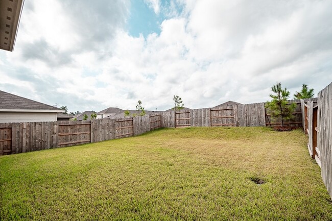 Building Photo - 1484 Las Cuevas Dr