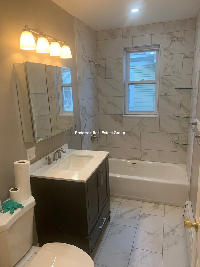 Building Photo - 9 Kerwin St