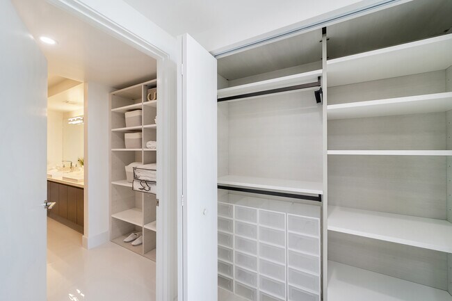 Building Photo - 300 Sunny Isles Blvd